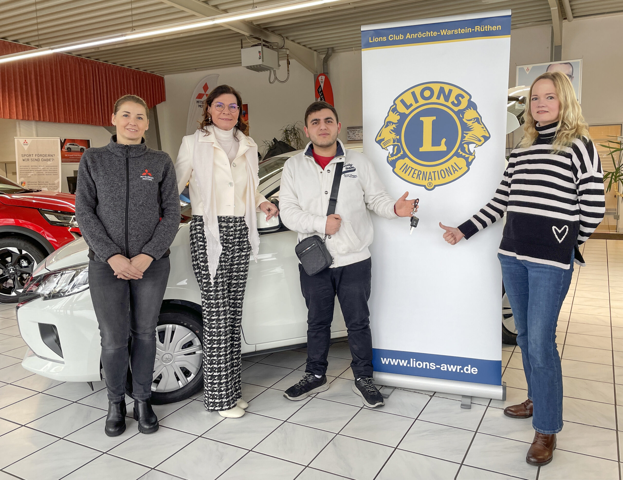 Gewinnuebergabe-Aktion-Loewenstark-2024